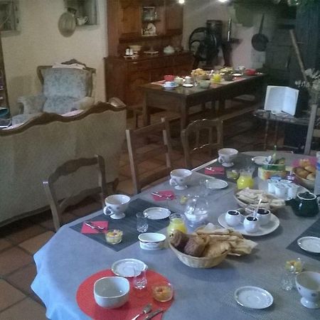 Aux Ronzieres Bed & Breakfast Pouilly-sous-Charlieu Exterior foto