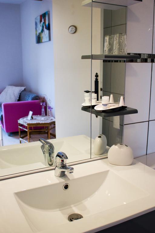 Aux Ronzieres Bed & Breakfast Pouilly-sous-Charlieu Exterior foto