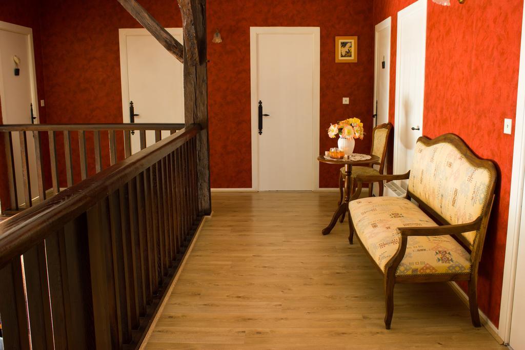 Aux Ronzieres Bed & Breakfast Pouilly-sous-Charlieu Cameră foto