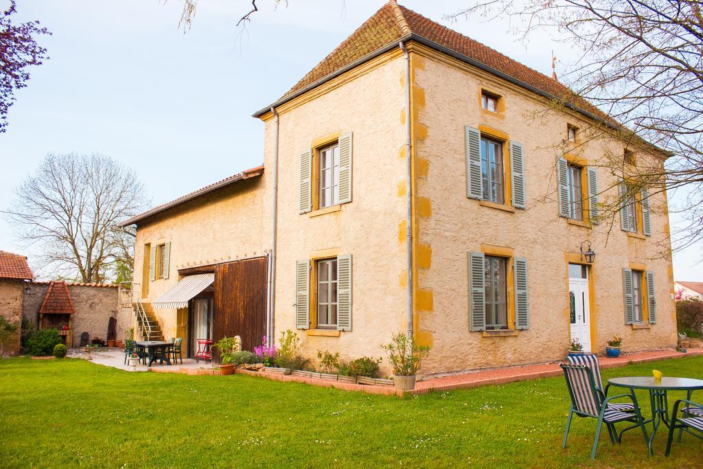 Aux Ronzieres Bed & Breakfast Pouilly-sous-Charlieu Cameră foto