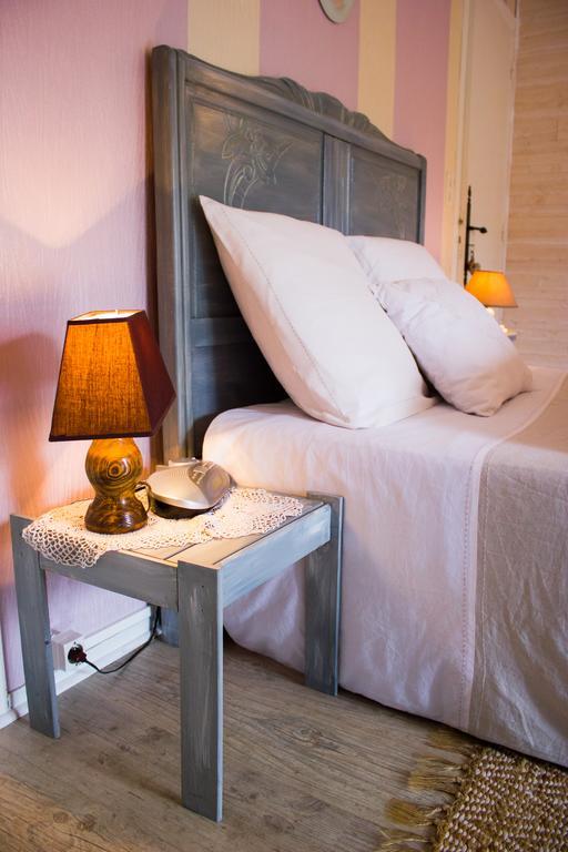 Aux Ronzieres Bed & Breakfast Pouilly-sous-Charlieu Cameră foto