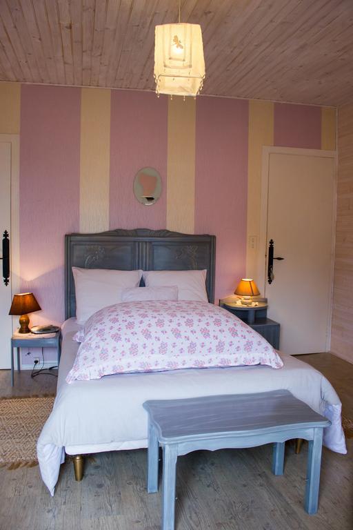 Aux Ronzieres Bed & Breakfast Pouilly-sous-Charlieu Cameră foto