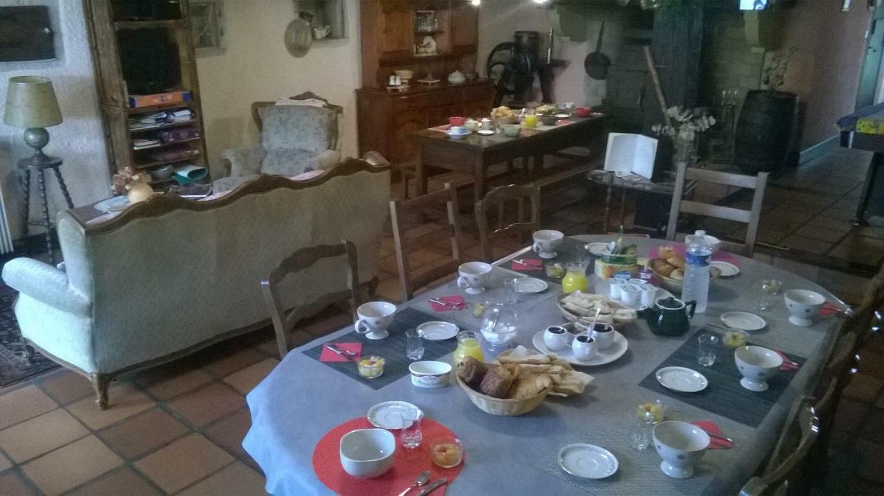 Aux Ronzieres Bed & Breakfast Pouilly-sous-Charlieu Exterior foto